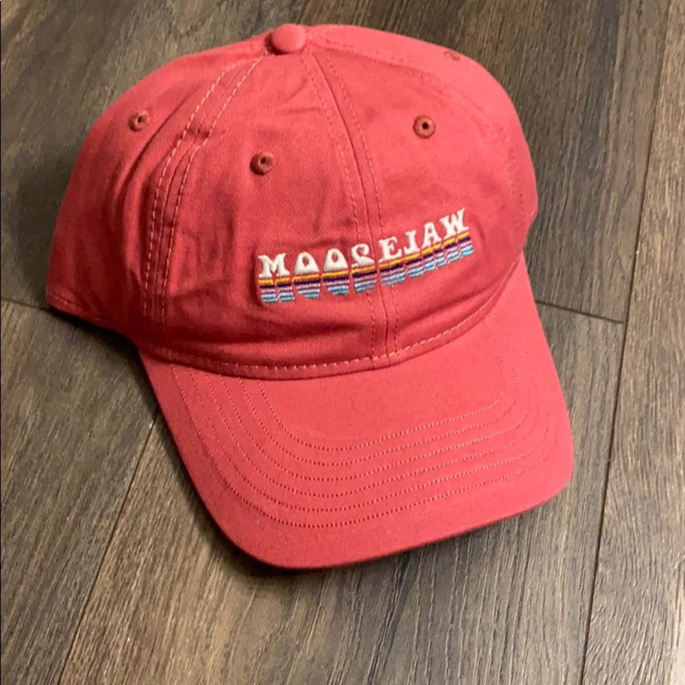 Moosejaw hat reddish pink color NWT